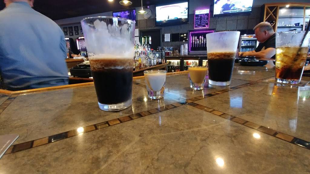 On the Rox | restaurant | 2402, 214 S Broadway St, Seymour, IN 47274, USA | 8125228359 OR +1 812-522-8359