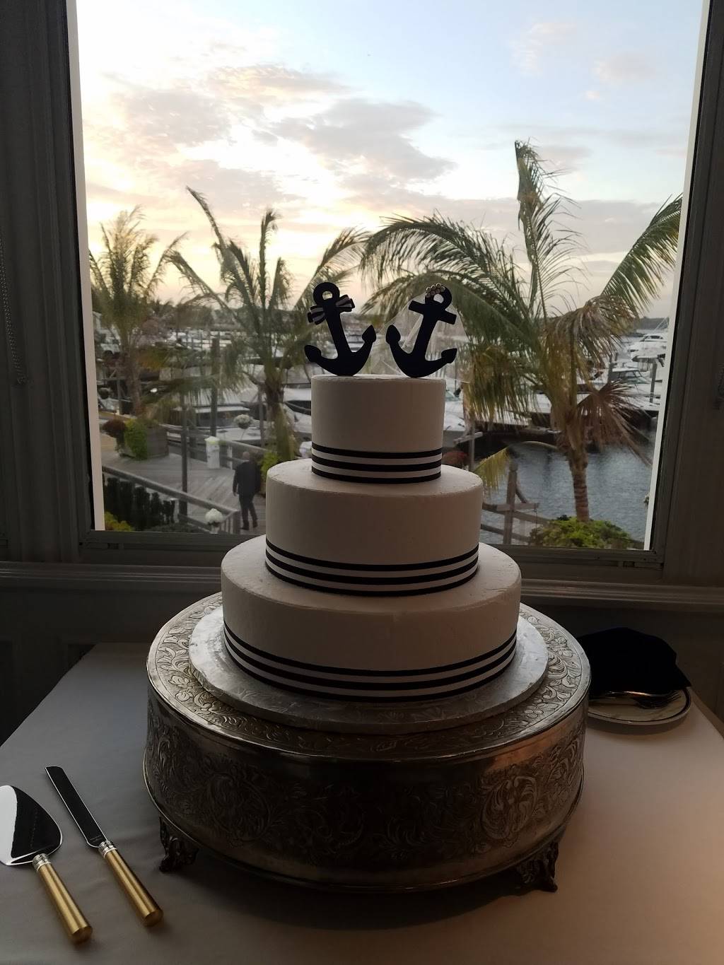 The Tiki Bar | restaurant | 2 Channel Dr, Monmouth Beach, NJ 07750, USA | 7322227717 OR +1 732-222-7717