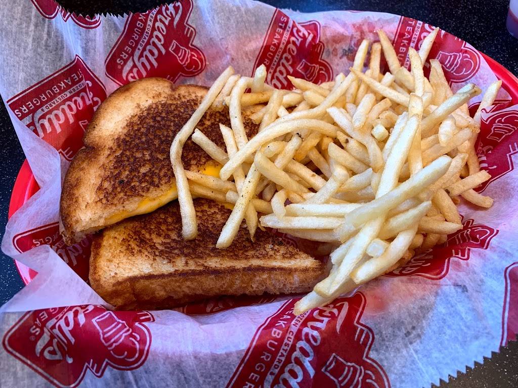 Freddys Frozen Custard & Steakburgers | restaurant | 9901 Xenia Ave N, Brooklyn Park, MN 55443, USA | 7634329860 OR +1 763-432-9860