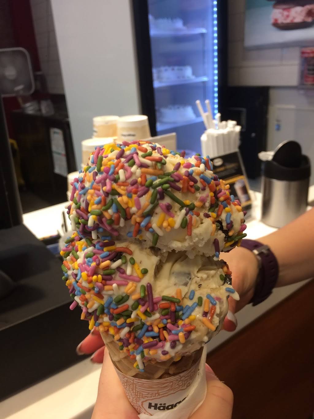 Haagen-Dazs | restaurant | GREEN ACRES MALL, 2034 Green Acres Rd S, Valley Stream, NY 11581, USA | 5165933700 OR +1 516-593-3700