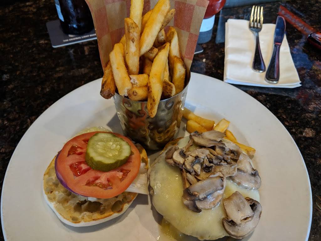 McQuades Neighborhood Grill | restaurant | 275 Merrick Rd, Lynbrook, NY 11563, USA | 5162562820 OR +1 516-256-2820