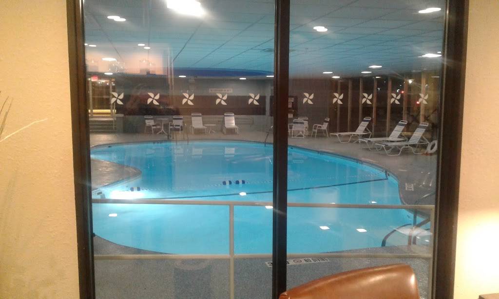 Cork ‘n Cleaver Fine Dining & Spirits | restaurant | 5311 S Howell Ave, Milwaukee, WI 53207, USA | 4144812400 OR +1 414-481-2400