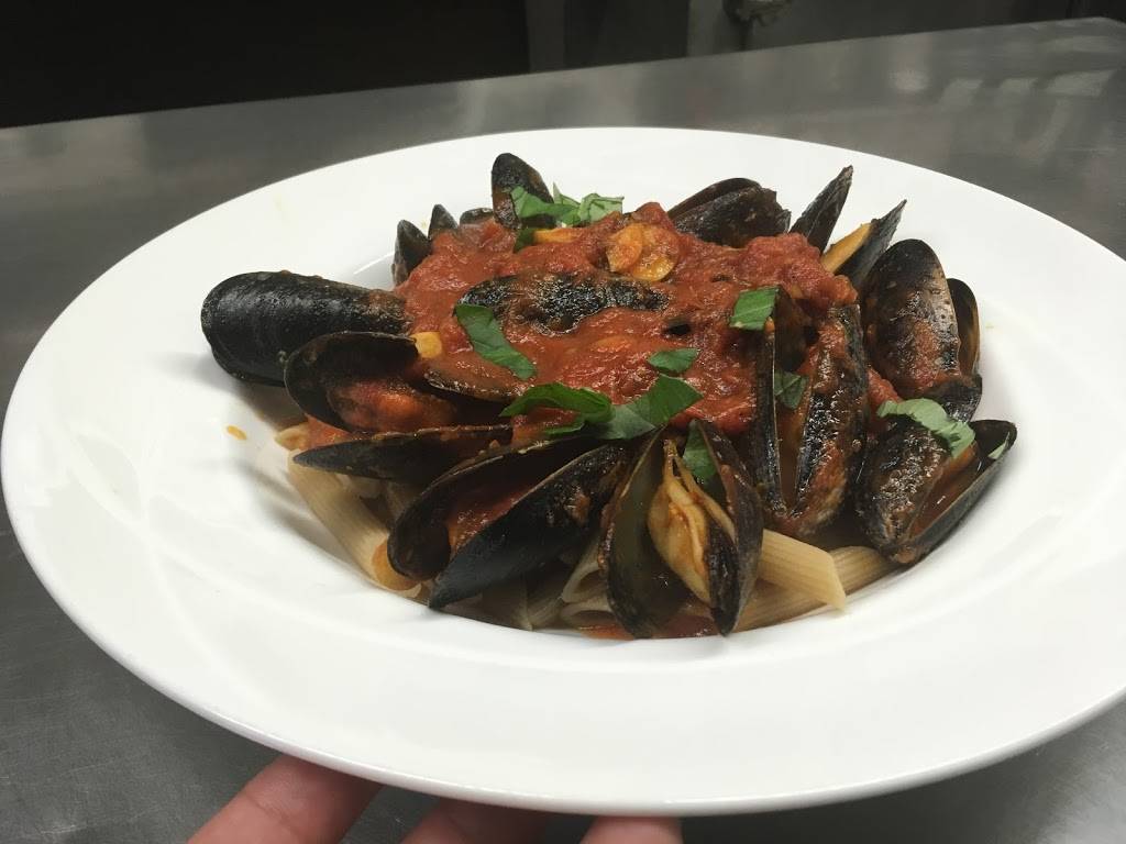 Mama Lina | restaurant | 7825 Springfield Blvd, Oakland Gardens, NY 11364, USA | 7184796155 OR +1 718-479-6155