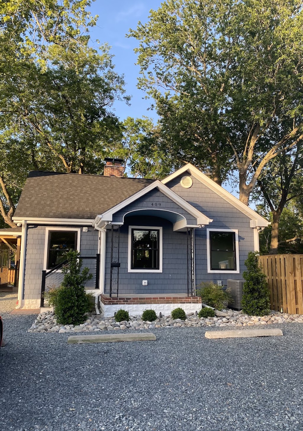 Chucks Backyard | restaurant | 409 Snow Hill Rd, Salisbury, MD 21804, USA | 4437363780 OR +1 443-736-3780