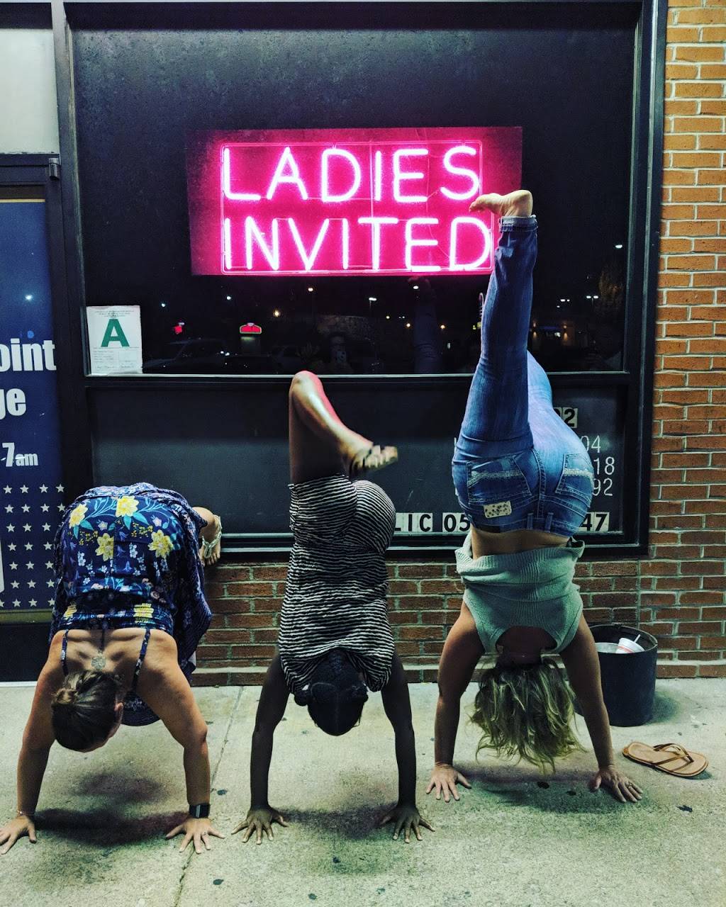 Hikes Point Bar & Lounge | restaurant | 3937 Taylorsville Rd, Louisville, KY 40220, USA | 5024565301 OR +1 502-456-5301