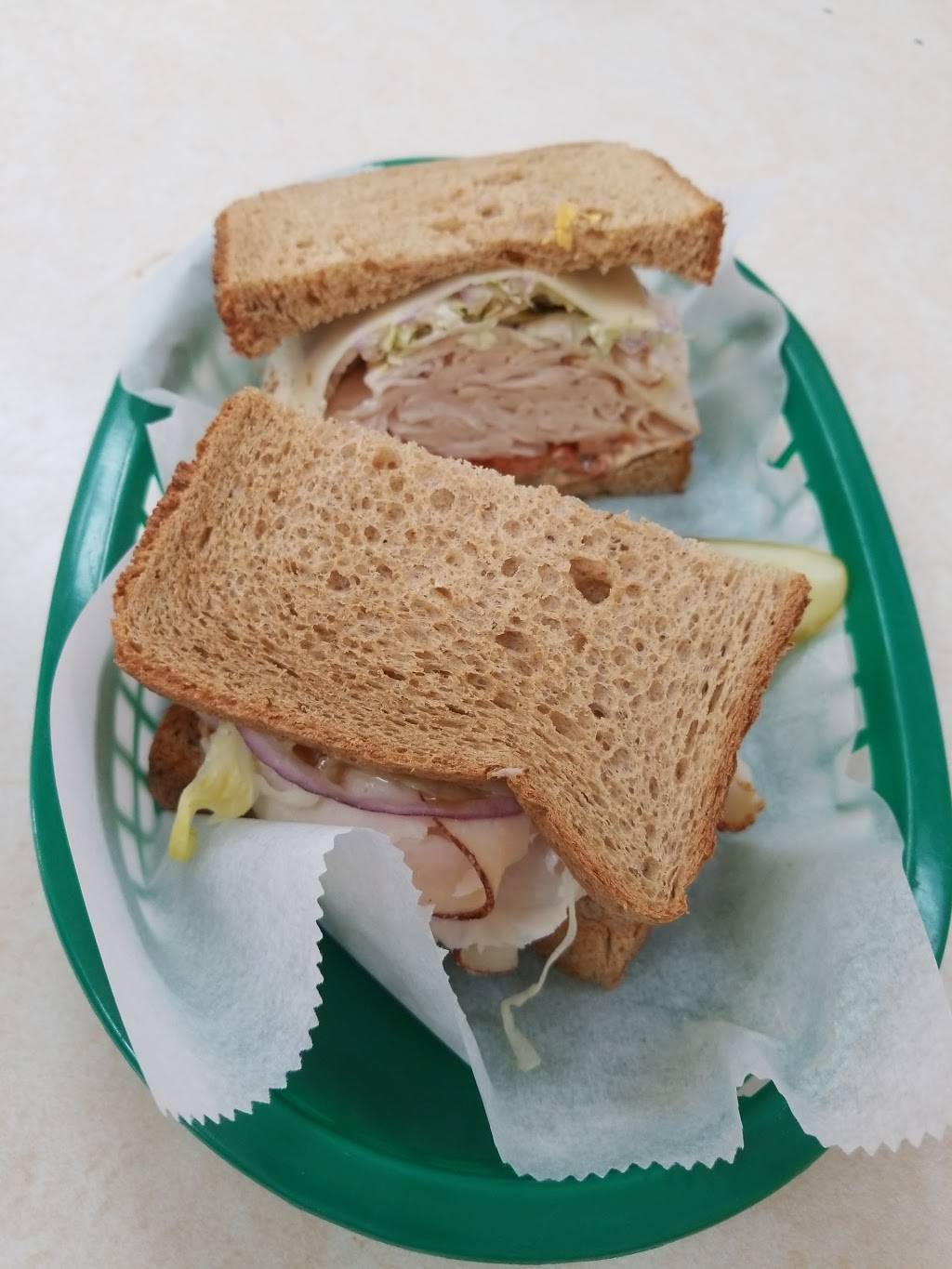 Lisas Deli | restaurant | 2608 Mountain Rd # 4, Pasadena, MD 21122, USA | 4104373354 OR +1 410-437-3354