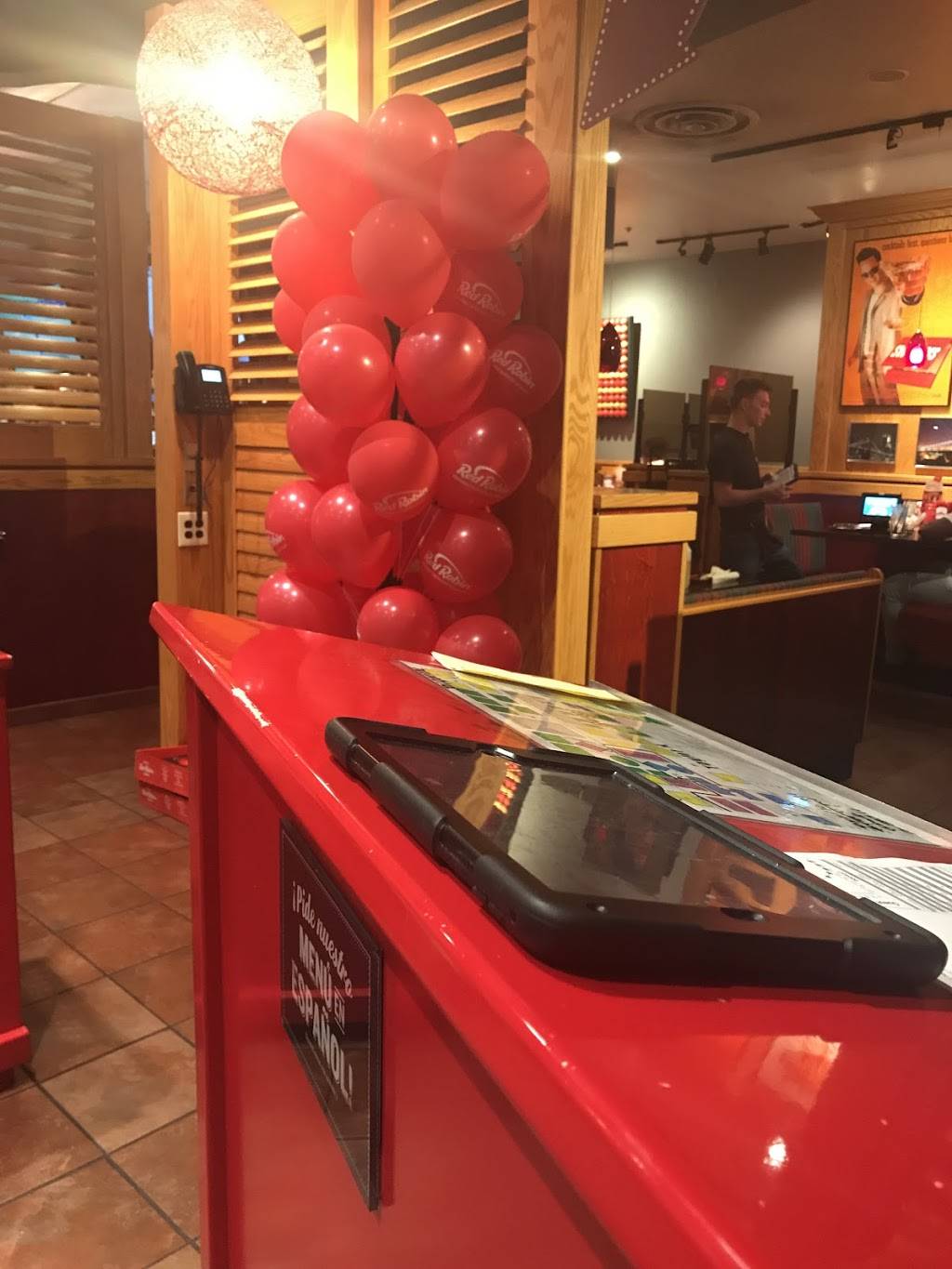 Red Robin Gourmet Burgers and Brews | restaurant | 6795 S Cornerstar Way, Aurora, CO 80016, USA | 3036932265 OR +1 303-693-2265