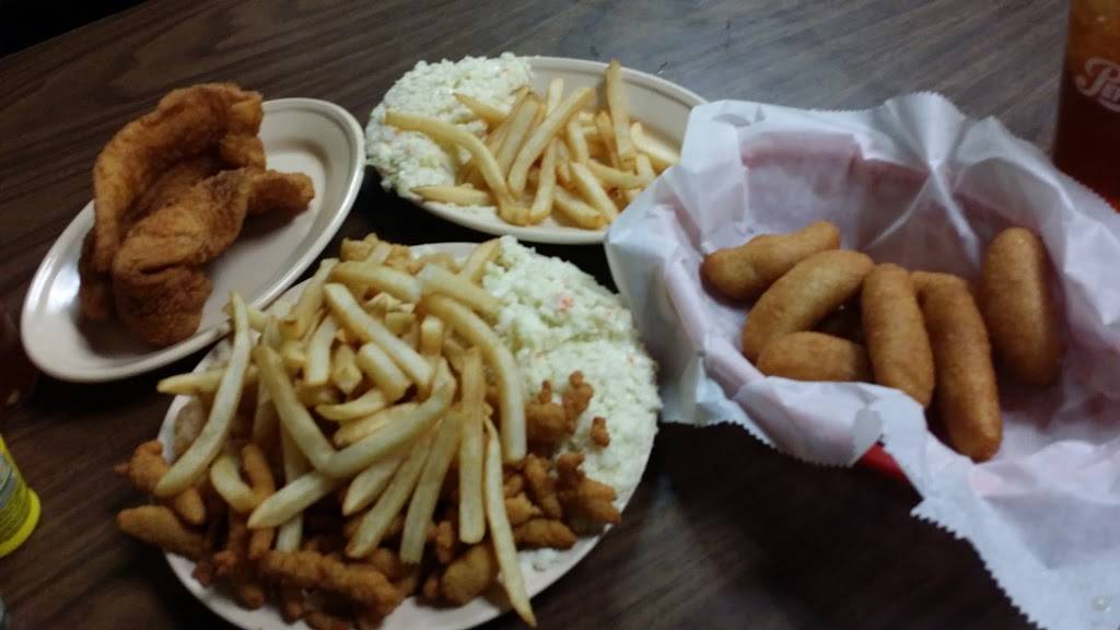 Village Inn Seafood & BBQ | restaurant | 3345 Martin Luther King Jr Dr, Lumberton, NC 28358, USA | 9107392050 OR +1 910-739-2050