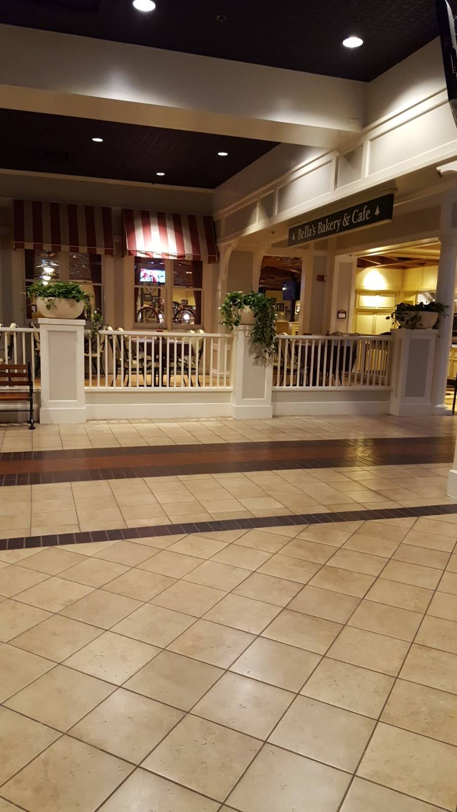 Bellas Bakery & Cafe | restaurant | 2200 River Rd, Council Bluffs, IA 51501, USA | 71232888887883 OR +1 712-328-8888 ext. 7883