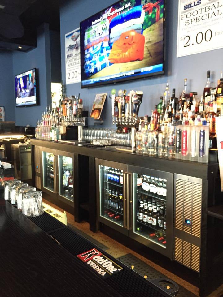 Blue Bull Tavern | restaurant | 1300 Sweet Home Rd, Amherst, NY 14228, USA | 7166883544 OR +1 716-688-3544