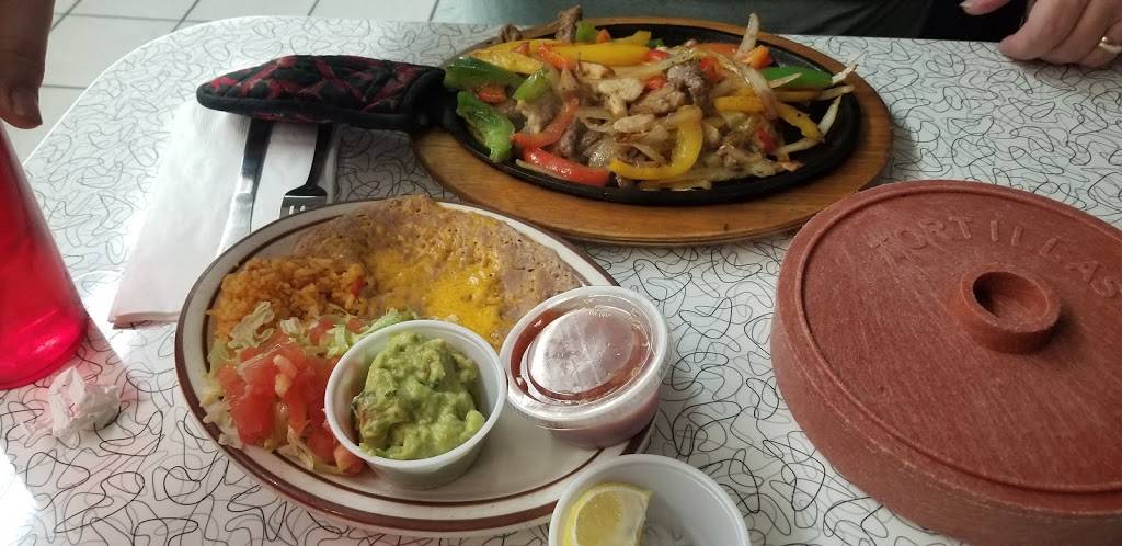 Lisas Grill | restaurant | 820 Central Ave, Moriarty, NM 87035, USA | 5058324455 OR +1 505-832-4455