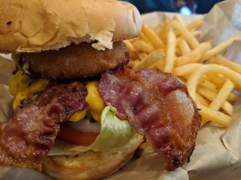 Beach Burgers And Brew | restaurant | 136 Main St, Seal Beach, CA 90740, USA | 5624302330 OR +1 562-430-2330