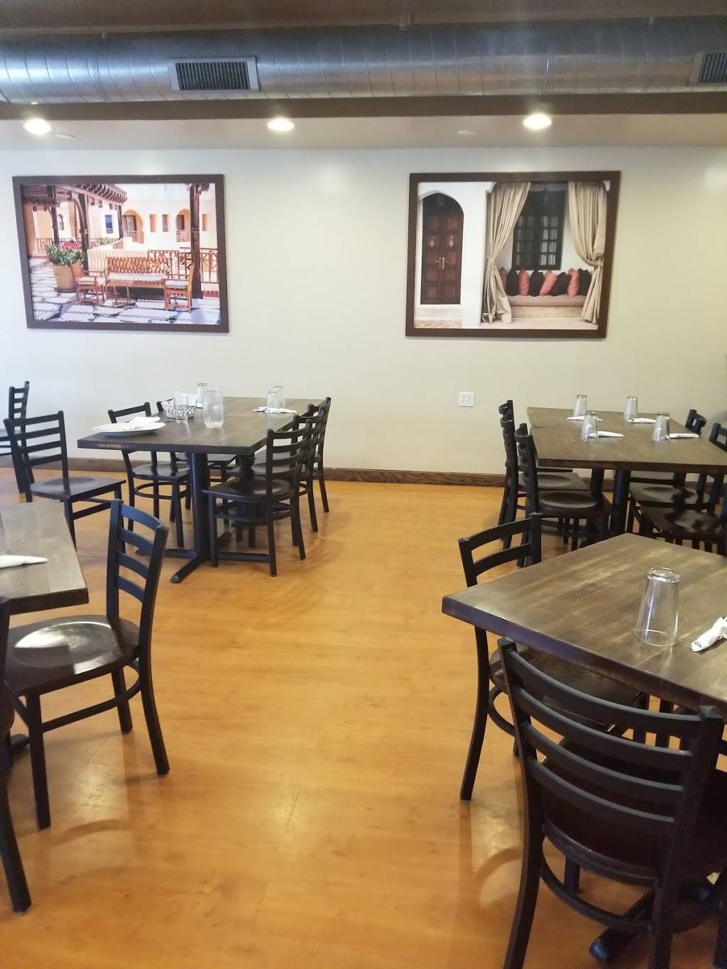 Mauras Mediterranean Cuisine | restaurant | 31 N Cass Ave, Westmont, IL 60559, USA | 6305120010 OR +1 630-512-0010