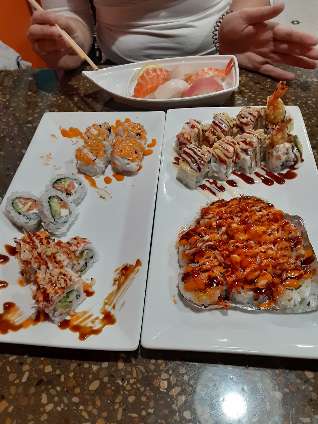 Awi Sushi | restaurant | 511 State St, Madison, WI 53703, USA | 6084053032 OR +1 608-405-3032