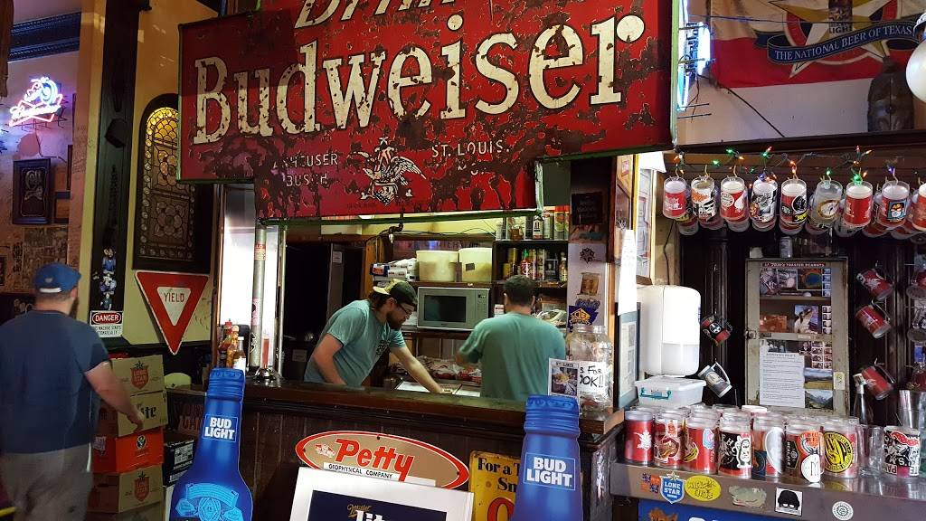 Showdown | restaurant | 207 E Hutchison St, San Marcos, TX 78666, USA | 5123927282 OR +1 512-392-7282