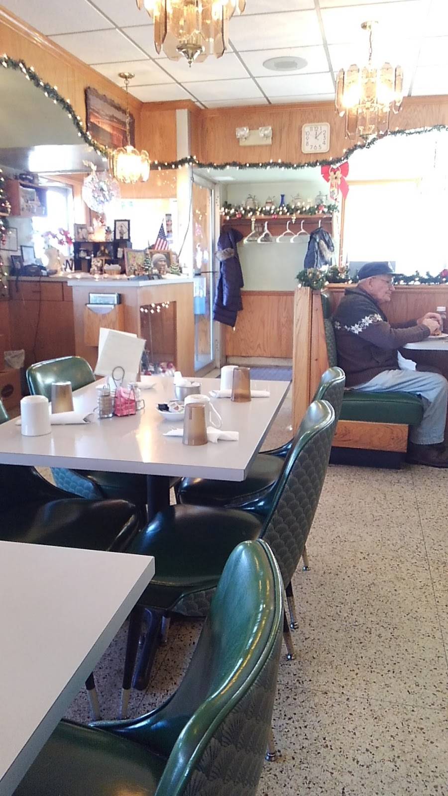 Parkway Family Restaurant | restaurant | 1400 E 13th Ave, Mendota, IL 61342, USA | 8155396837 OR +1 815-539-6837