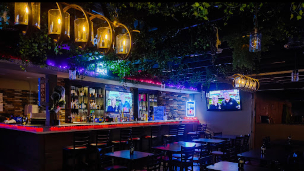 Scenic’s Bar N Kitchen | restaurant | 4130 N Mesa St, El Paso, TX 79902, USA | 9153074630 OR +1 915-307-4630