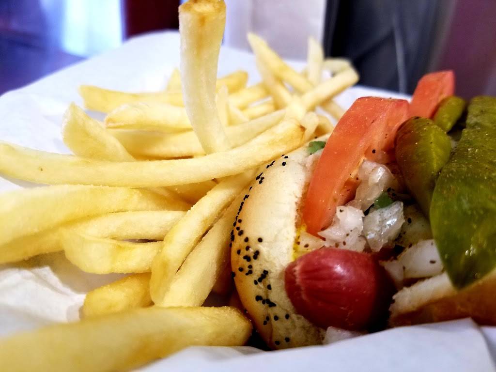 Southtown Hot Dogs | restaurant | 103 E Vallette St, Elmhurst, IL 60126, USA | 6308324550 OR +1 630-832-4550