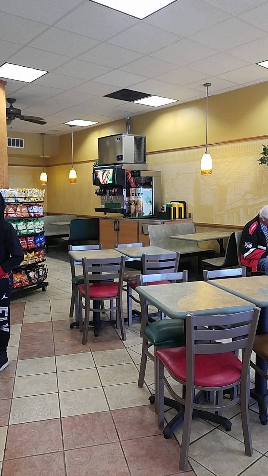 Subway | meal takeaway | 4603 Shawnee Dr, Kansas City, KS 66106, USA | 9133842456 OR +1 913-384-2456