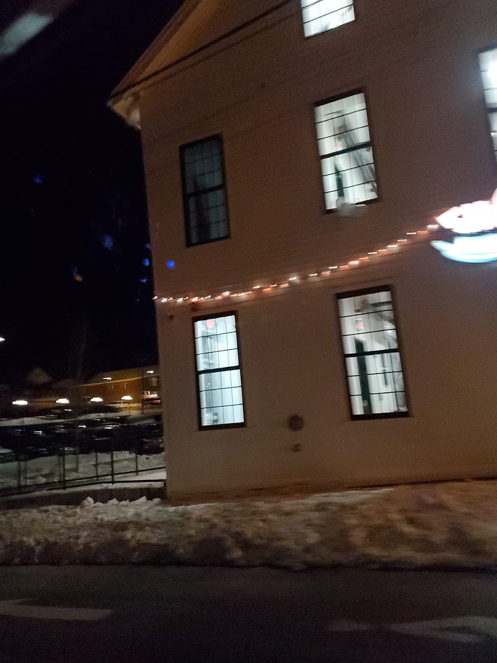 Sharks Peruvian Cuisine | restaurant | 1420 Broad St, Central Falls, RI 02863, USA | 4013655748 OR +1 401-365-5748