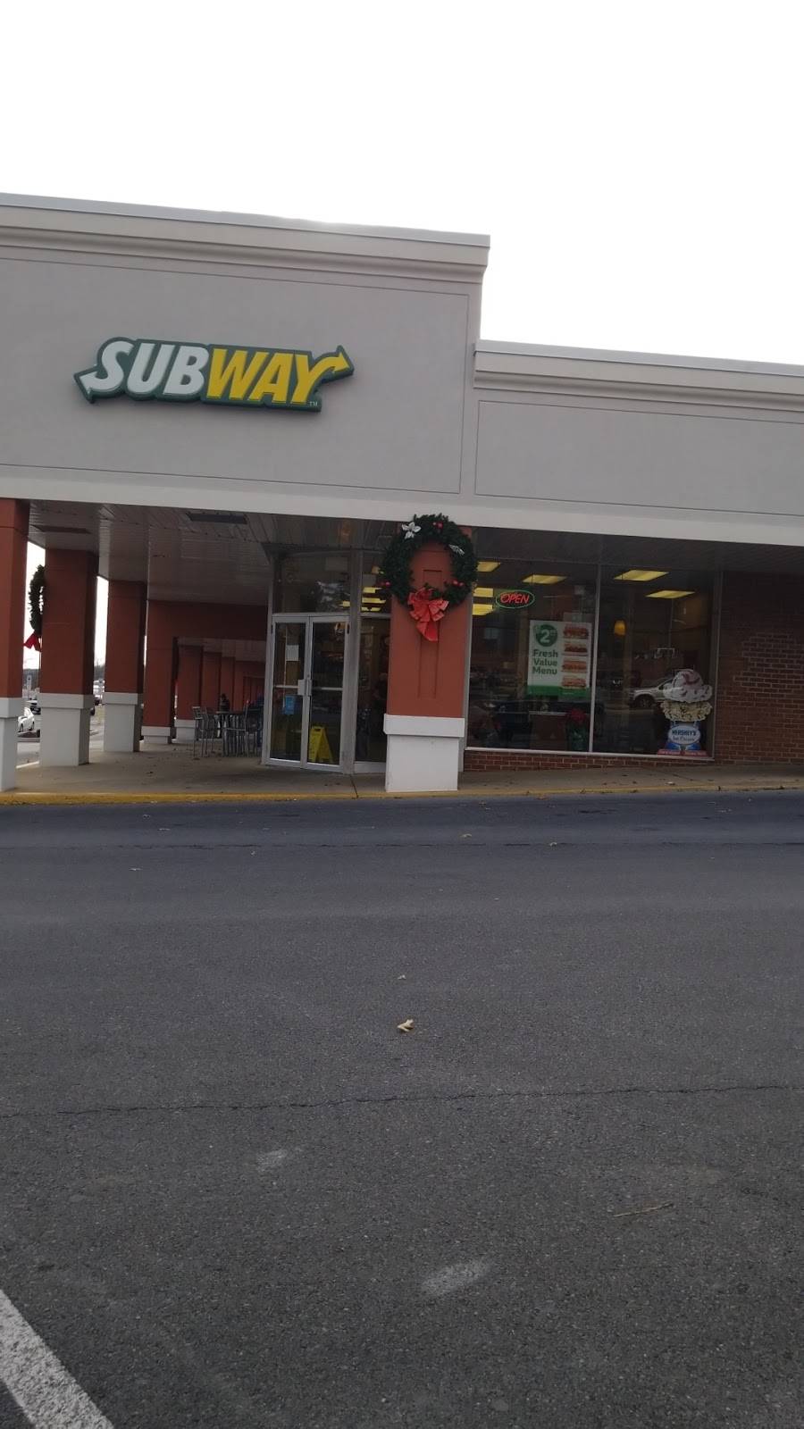 Subway | restaurant | 608 E Main St, Waynesboro, PA 17268, USA | 7177622292 OR +1 717-762-2292