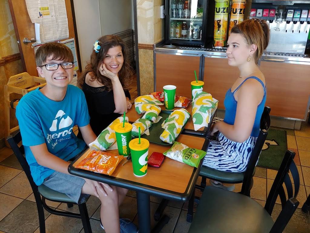 Subway Restaurants | restaurant | 914 Pacific Coast Hwy, Seal Beach, CA 90740, USA | 5624931923 OR +1 562-493-1923