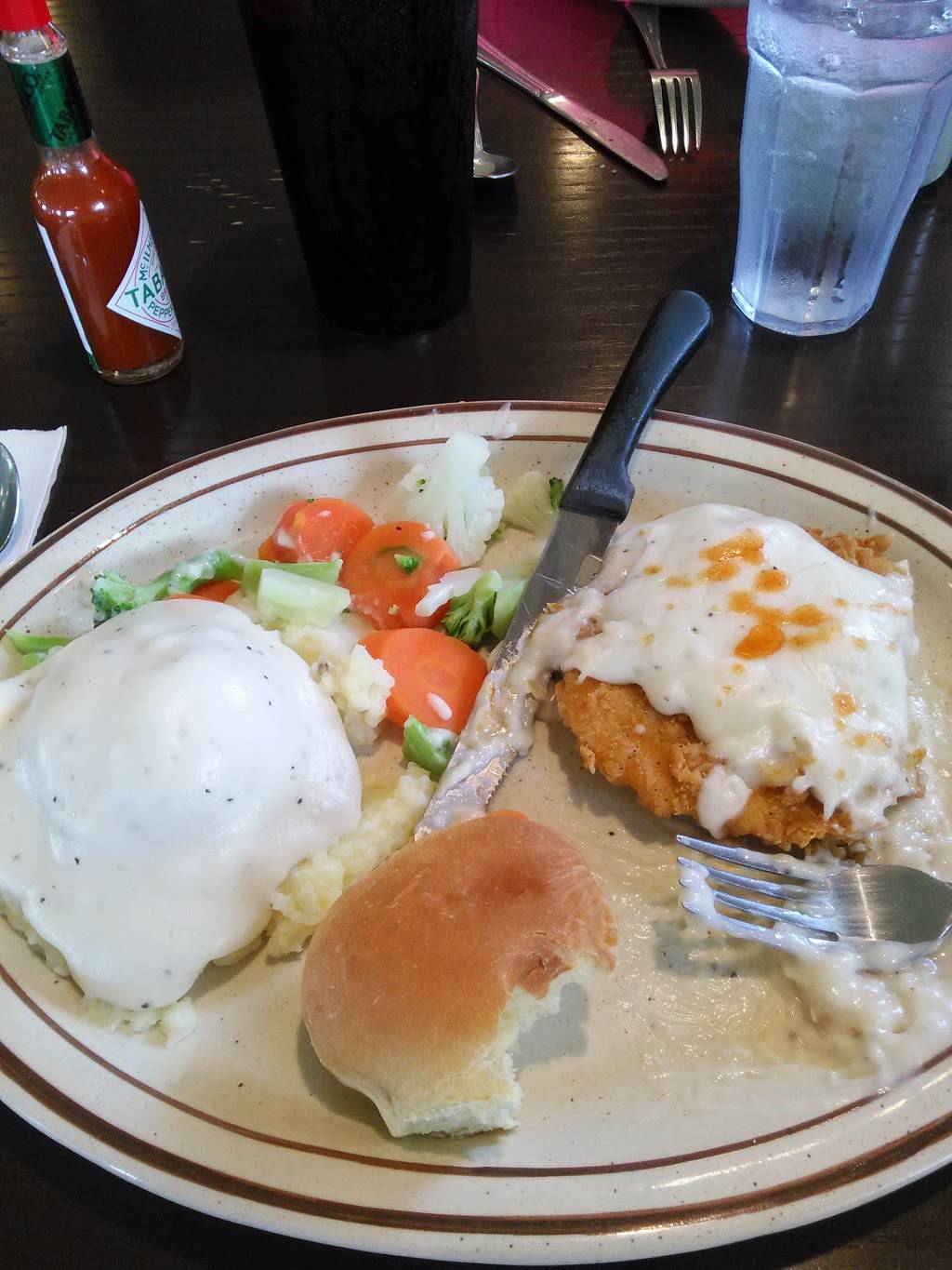 Dearborn Cafe | restaurant | 220 Indian Springs Dr, Sandwich, IL 60548, USA | 8157866185 OR +1 815-786-6185