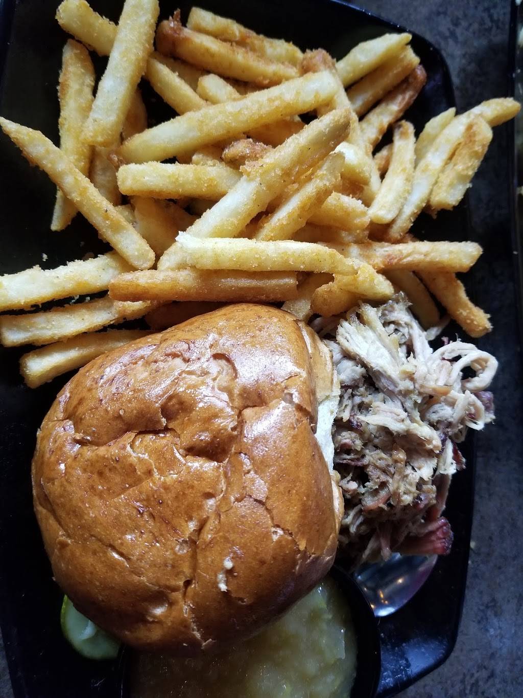 Round House BBQ | restaurant | 2760 W Jefferson Ave, Trenton, MI 48183, USA | 7346716100 OR +1 734-671-6100
