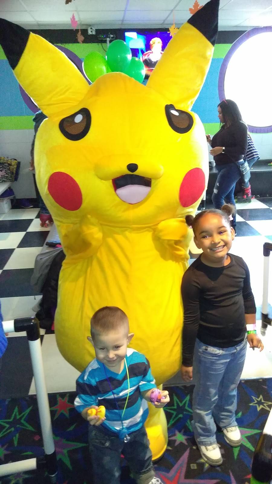 United Skates of America (formerly Lincoln Park Skating Center) | cafe | 1419 Southfield Rd, Lincoln Park, MI 48146, USA | 3133817465 OR +1 313-381-7465