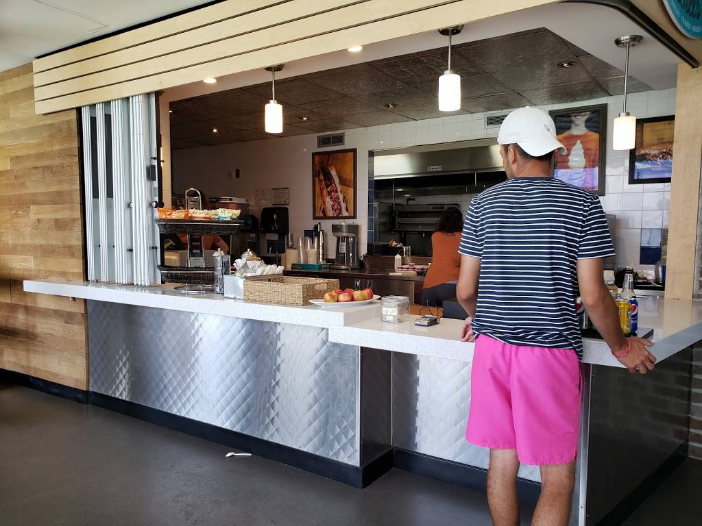 Three Bills | restaurant | 1340 Lakeshore Rd, Burlington, ON L7S 1Y2, Canada | 9056337494 OR +1 905-633-7494