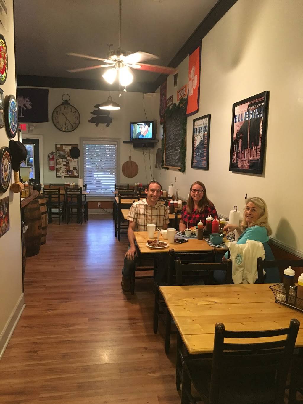 Smoky Blues Barbeque | restaurant | 458 Oak Grove Rd, Spartanburg, SC 29301, USA | 8645871807 OR +1 864-587-1807