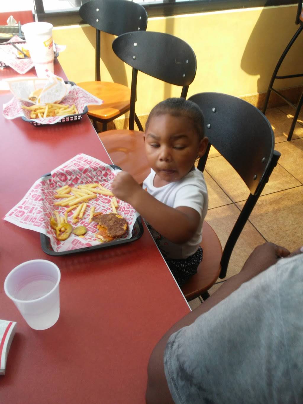 Jack in the Box | restaurant | 564 E Palmdale Blvd, Palmdale, CA 93550, USA | 6619472729 OR +1 661-947-2729