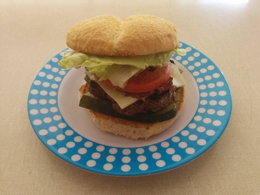 Resto Le Charlot | restaurant | 96 QC-202, Venise-en-Québec, QC J0J 2K0, Canada | 4505555555 OR +1 450-555-5555