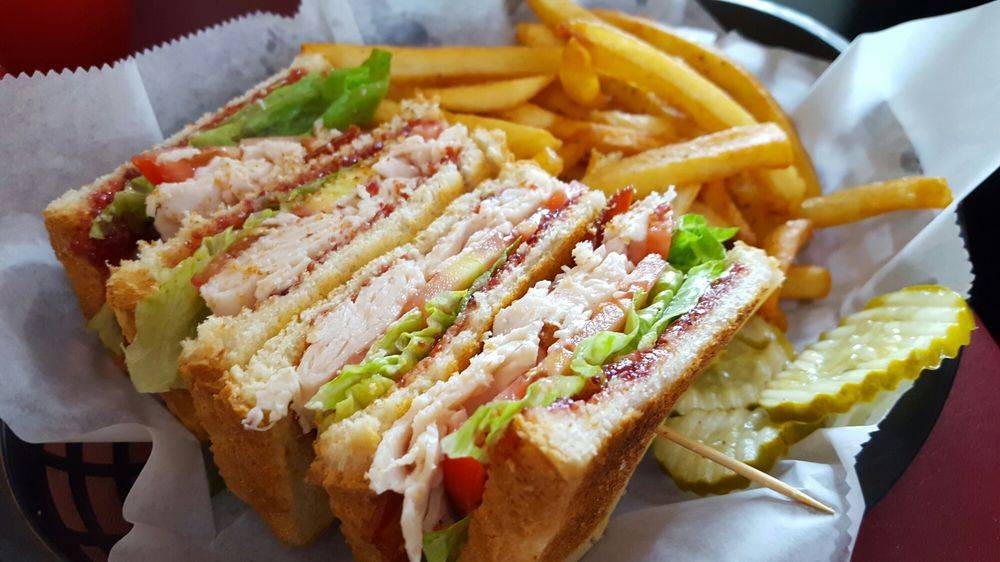 Third Street Retreat Eatery & Pub | cafe | 250 Rainbow Blvd, Niagara Falls, NY 14303, USA | 7163710760 OR +1 716-371-0760