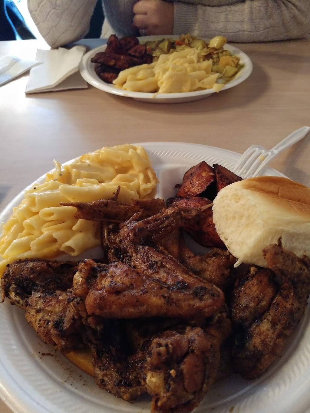 Fidas Caribbean Beach House | restaurant | 109 W 6th St, Lexington, KY 40508, USA | 8595494733 OR +1 859-549-4733