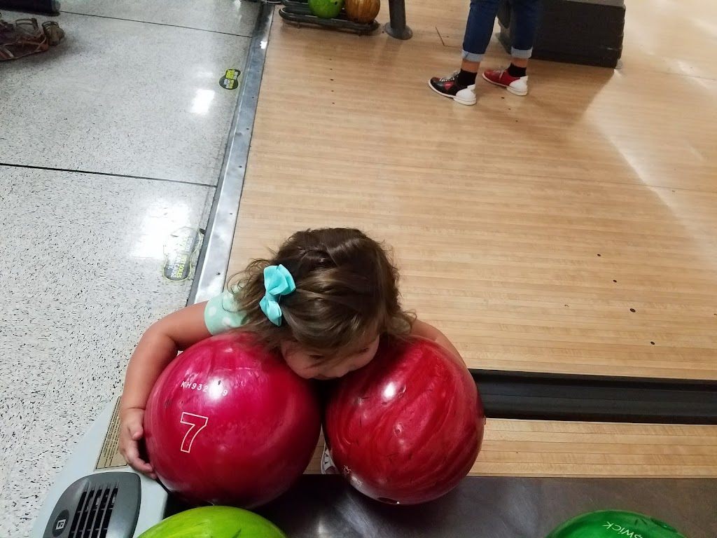 Bowlero Upland | restaurant | 451 W Foothill Blvd, Upland, CA 91786, USA | 9099467006 OR +1 909-946-7006