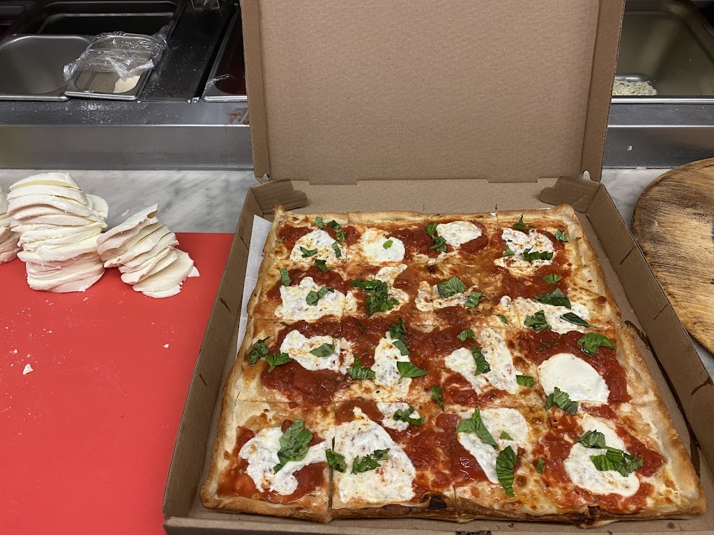 Brandons Kitchen Pizza | restaurant | 215 Forsgate Dr, Jamesburg, NJ 08831, USA | 7329450300 OR +1 732-945-0300