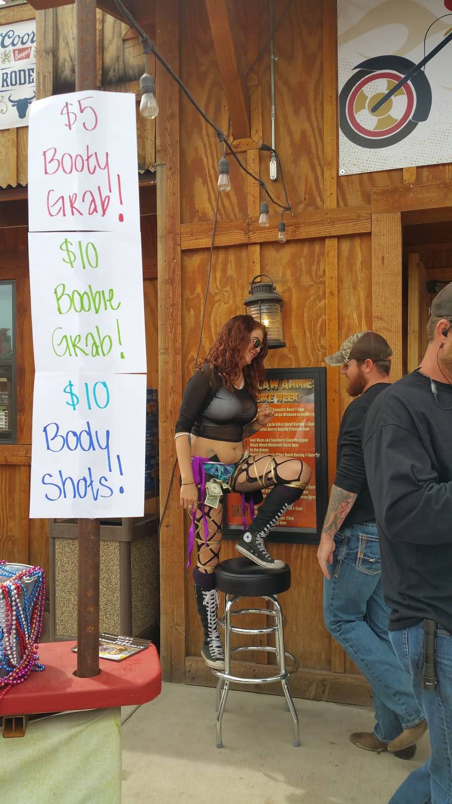 Outlaw Annies | restaurant | 6705 E Cave Creek Rd, Cave Creek, AZ 85331, USA | 4804882873 OR +1 480-488-2873