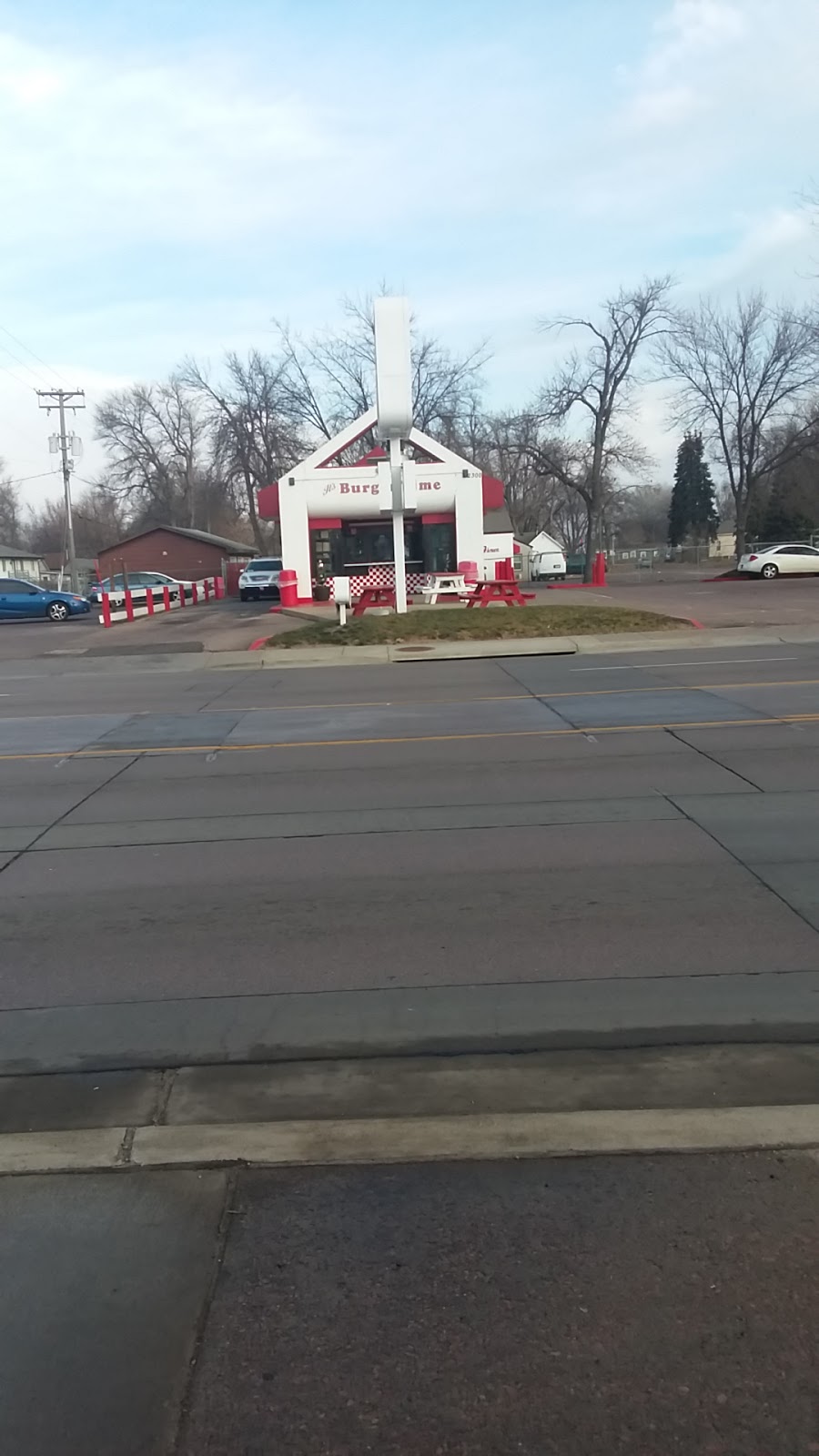 Burger Time | restaurant | 2300 W 12th St, Sioux Falls, SD 57104, USA | 6053327732 OR +1 605-332-7732