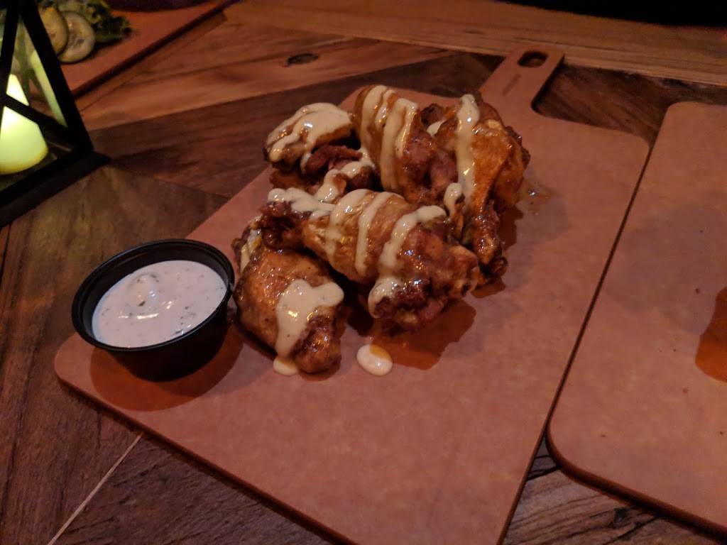 THE HUNTRESS whiskey n’ wings | restaurant | 2403 41st Ave, Long Island City, NY 11101, USA | 7186852922 OR +1 718-685-2922