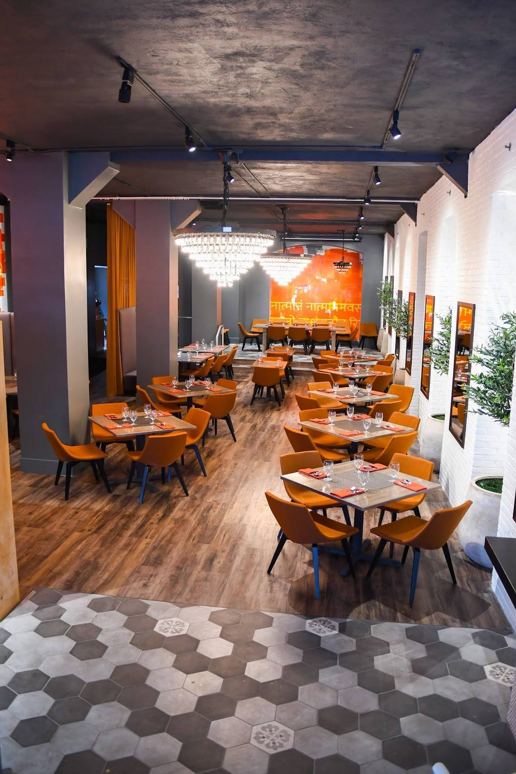 Veda - Modern Indian Bistro | restaurant | 1920 Chestnut St, Philadelphia, PA 19103, USA | 2675192001 OR +1 267-519-2001