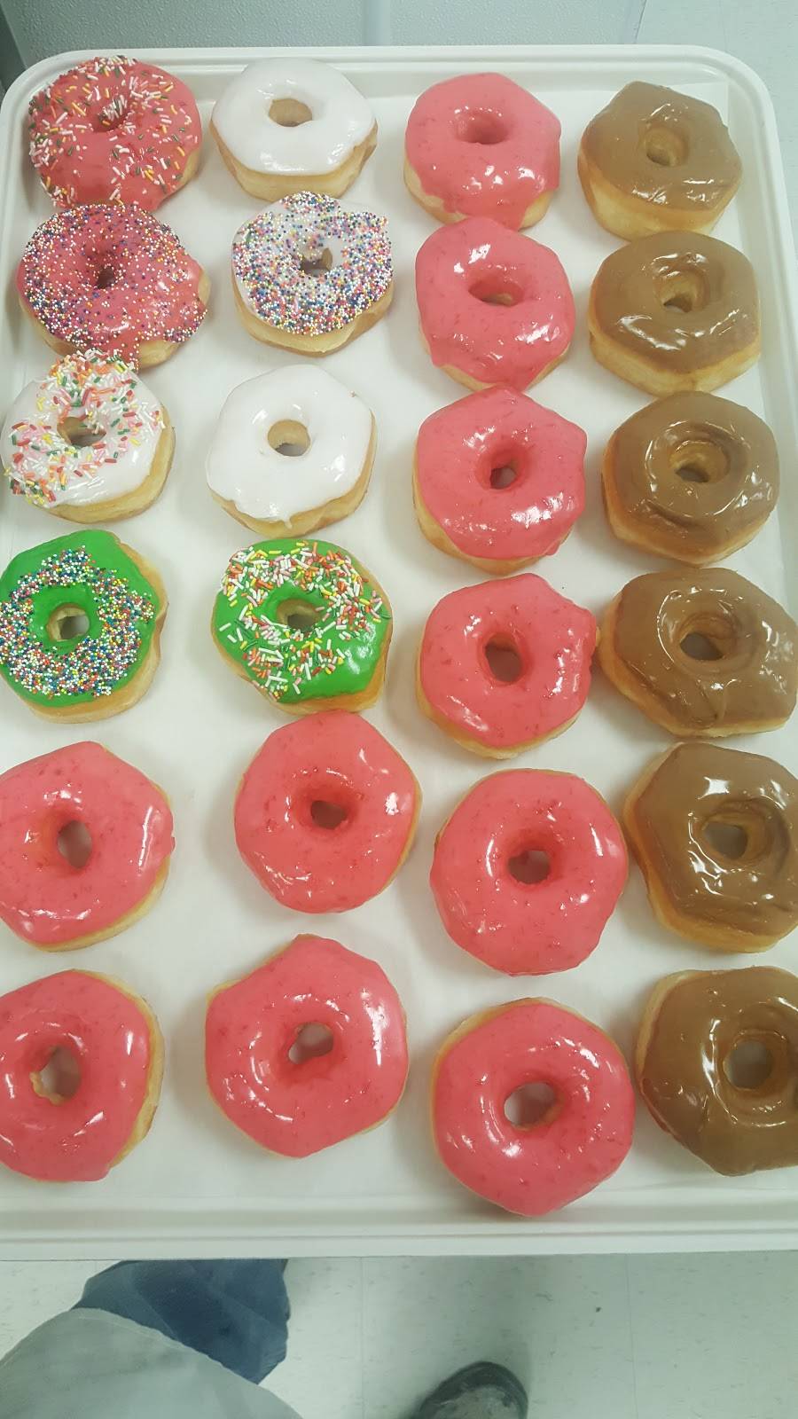 Yummy Donuts | bakery | 1701 S Mustang Rd, Yukon, OK 73099, USA | 4055776929 OR +1 405-577-6929