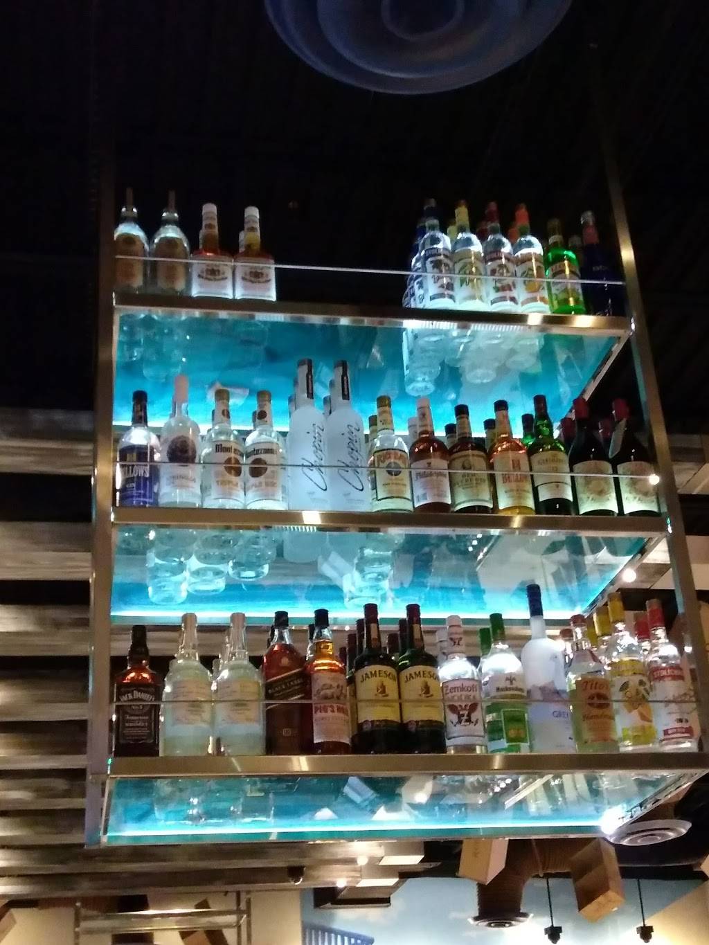 Ara Greek Kitchen & Bar | restaurant | 2, Henry St, Commack, NY 11725, USA | 6313608336 OR +1 631-360-8336