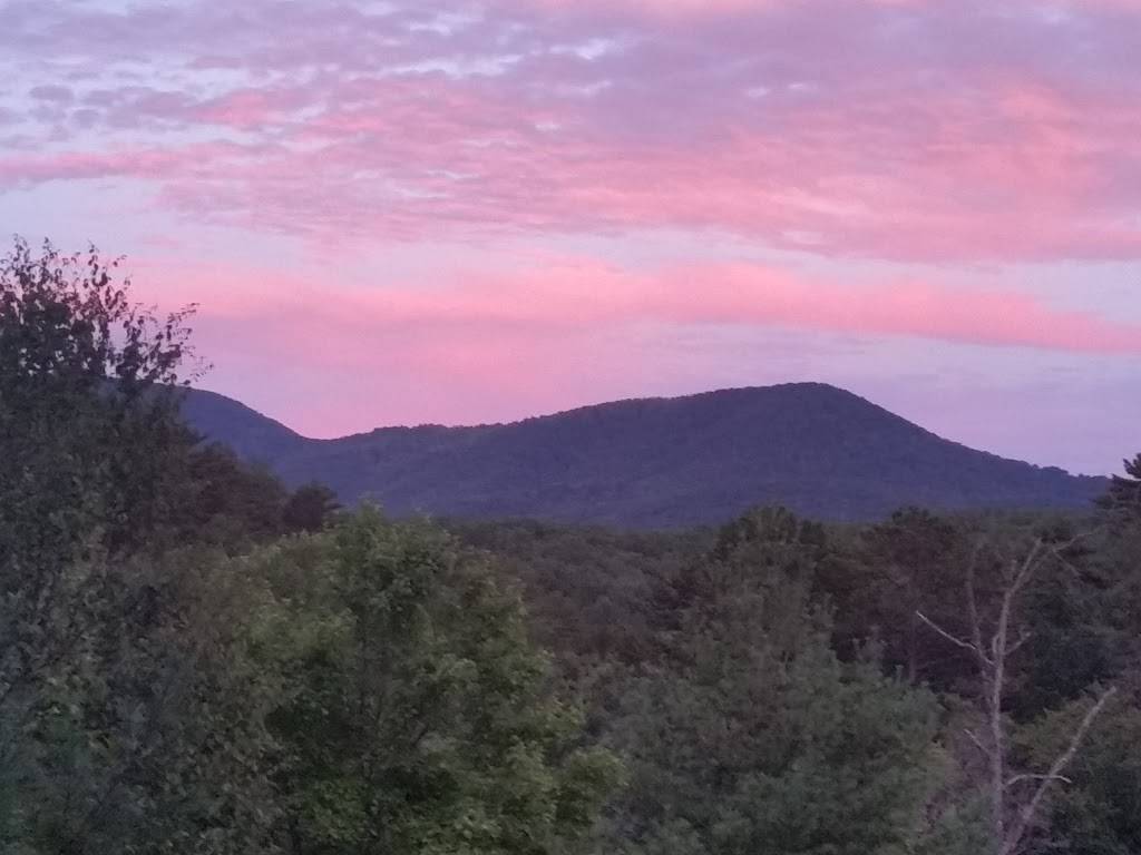 Mountain Creek Hideaway | restaurant | 108 Tall Pine Cir, Tellico Plains, TN 37385, USA | 4232617100 OR +1 423-261-7100