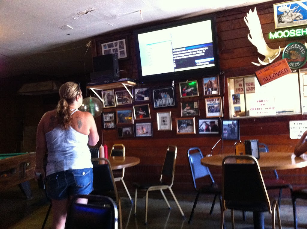 Country Club | restaurant | 156 Klamath Blvd, Klamath, CA 95548, USA | 7074823275 OR +1 707-482-3275