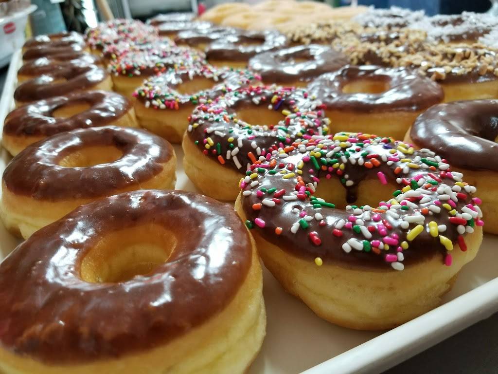 Donut World | restaurant | 2567 Gessner Rd, Houston, TX 77080, USA | 7134609459 OR +1 713-460-9459