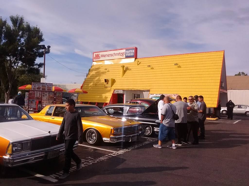 Wienerschnitzel | restaurant | 902 E Santa Clara St, San Jose, CA 95116, USA | 4082933897 OR +1 408-293-3897