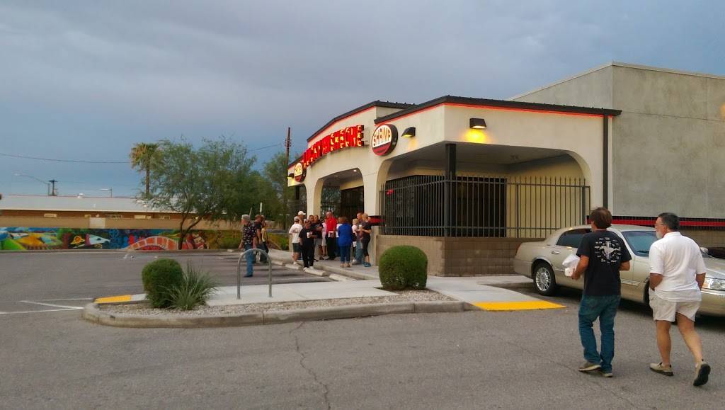 Lucky Wishbone | restaurant | 2712 E 22nd St, Tucson, AZ 85713, USA | 5203270911 OR +1 520-327-0911