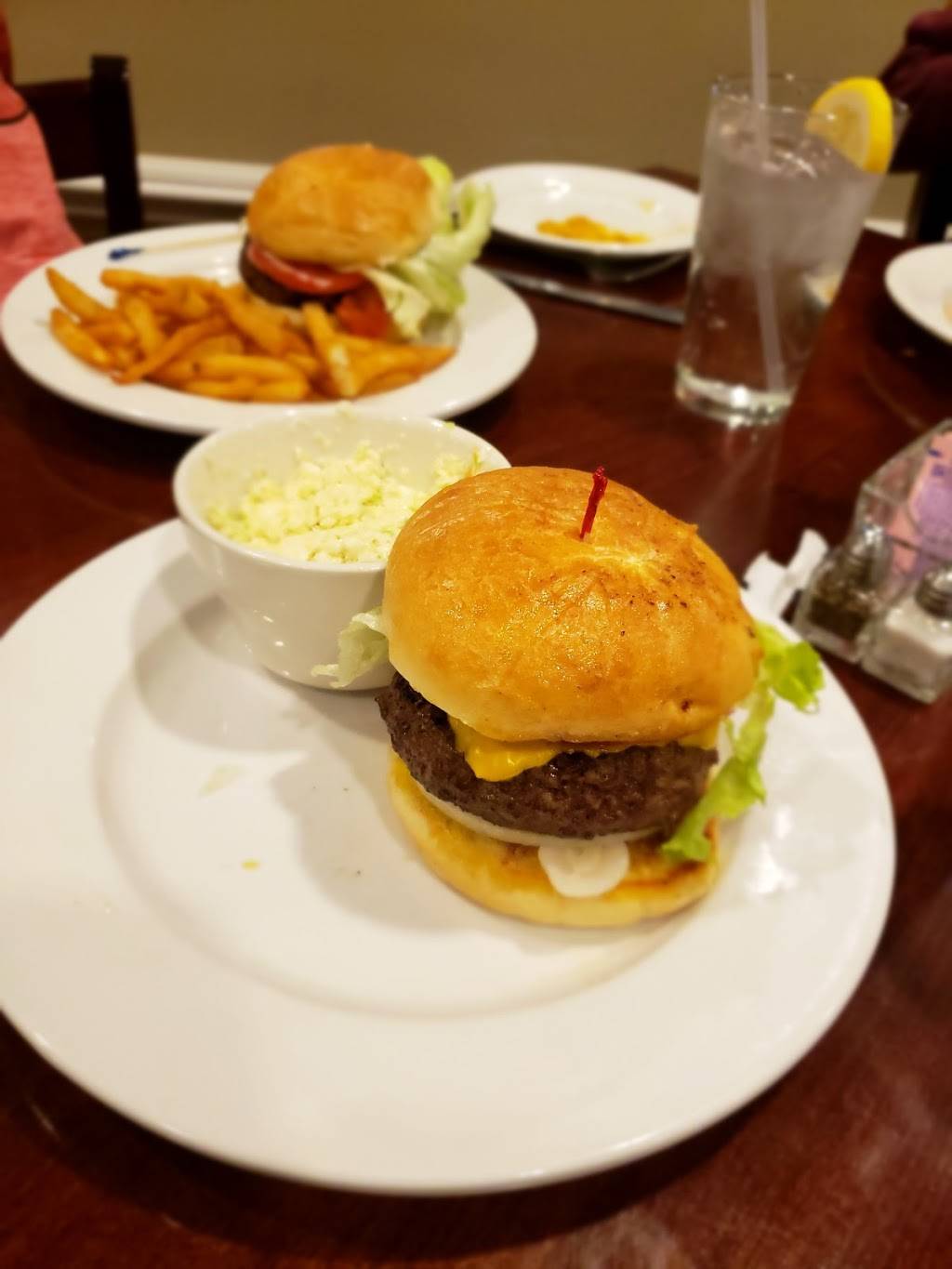 Heaths Waterfront Grill | restaurant | 1217 Graves Harbor Trail, Huddleston, VA 24104, USA | 5406320163 OR +1 540-632-0163