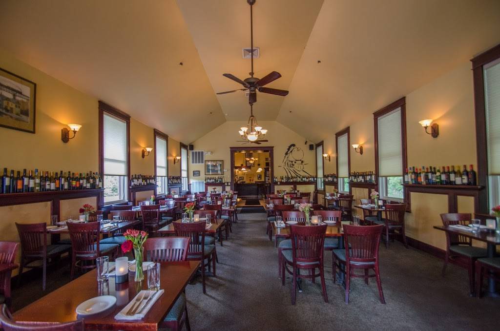 The Station | restaurant | 5 Main St, New Paltz, NY 12561, USA | 8452569447 OR +1 845-256-9447